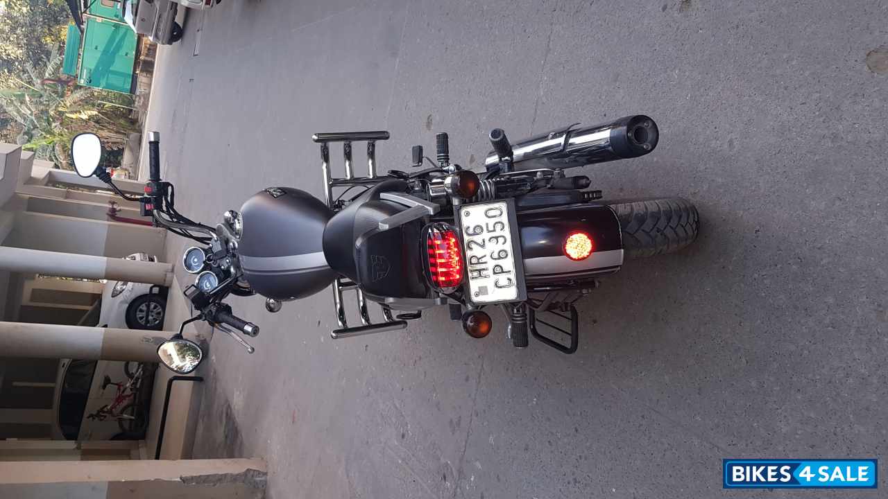 Black Royal Enfield Thunderbird 500