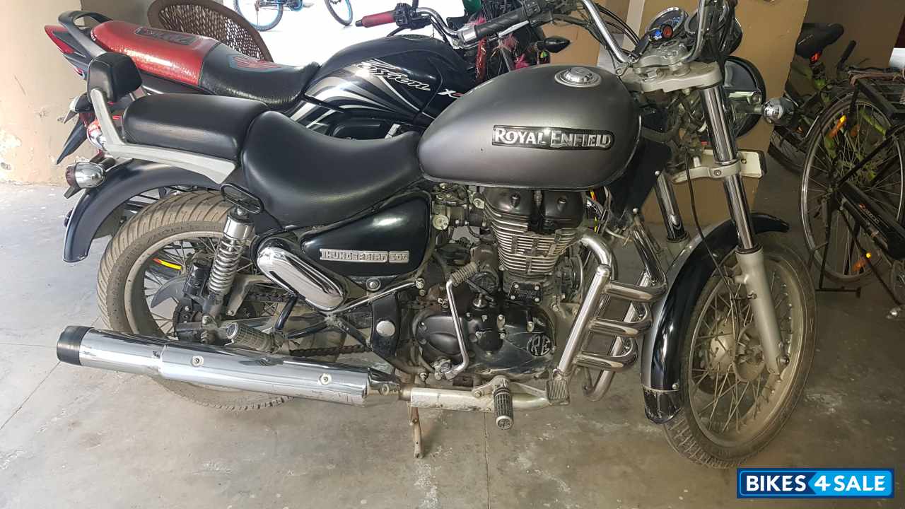 Black Royal Enfield Thunderbird 500