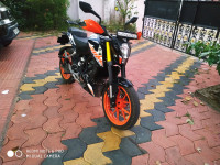 Black KTM Duke 200