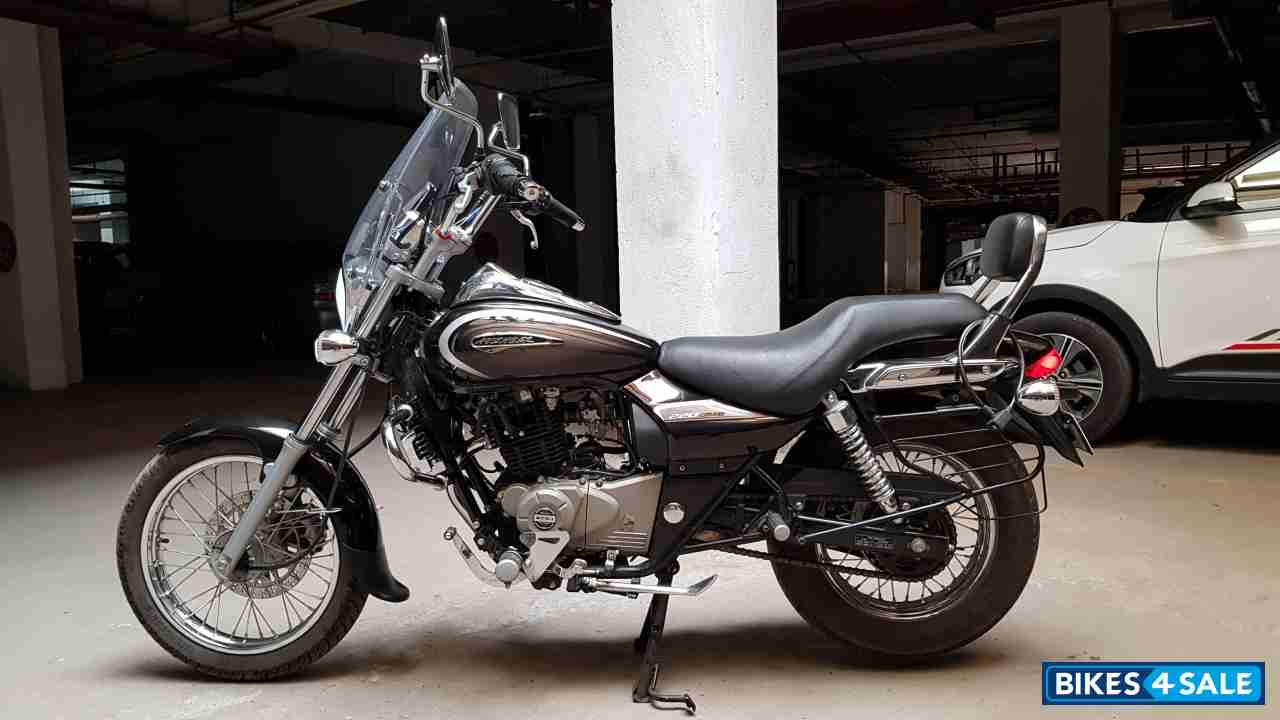 Brown Bajaj Avenger Cruise 220 Brown Bajaj Avenger Cruise 220