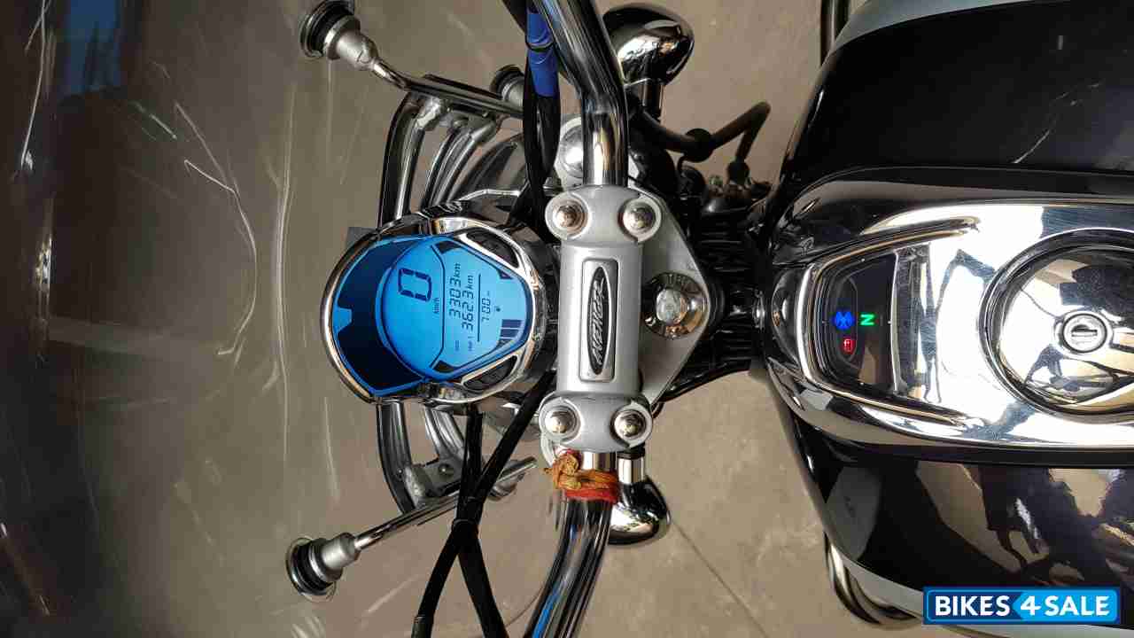 Brown Bajaj Avenger Cruise 220 Brown Bajaj Avenger Cruise 220