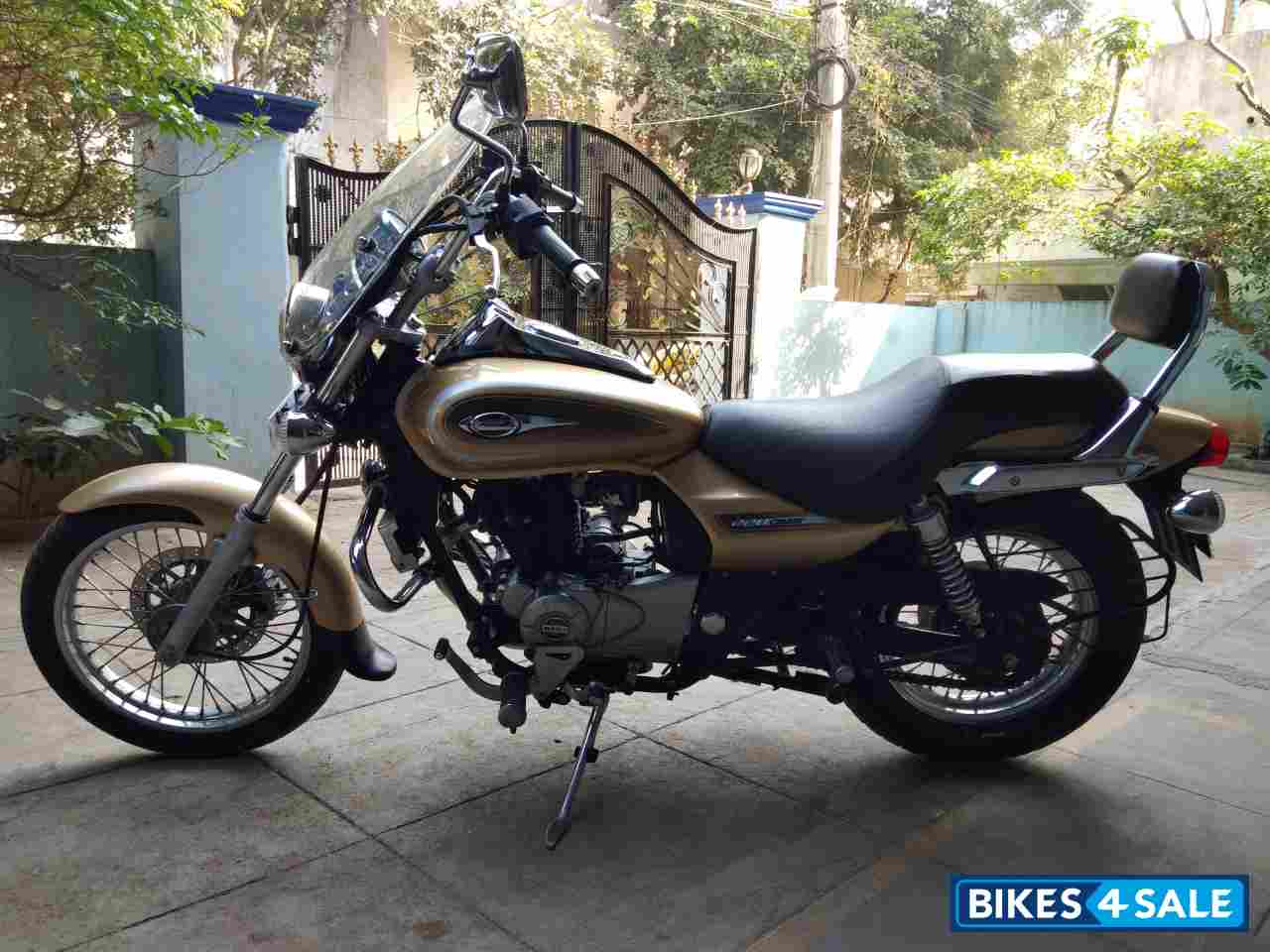 Gold Bajaj Avenger Cruise 220