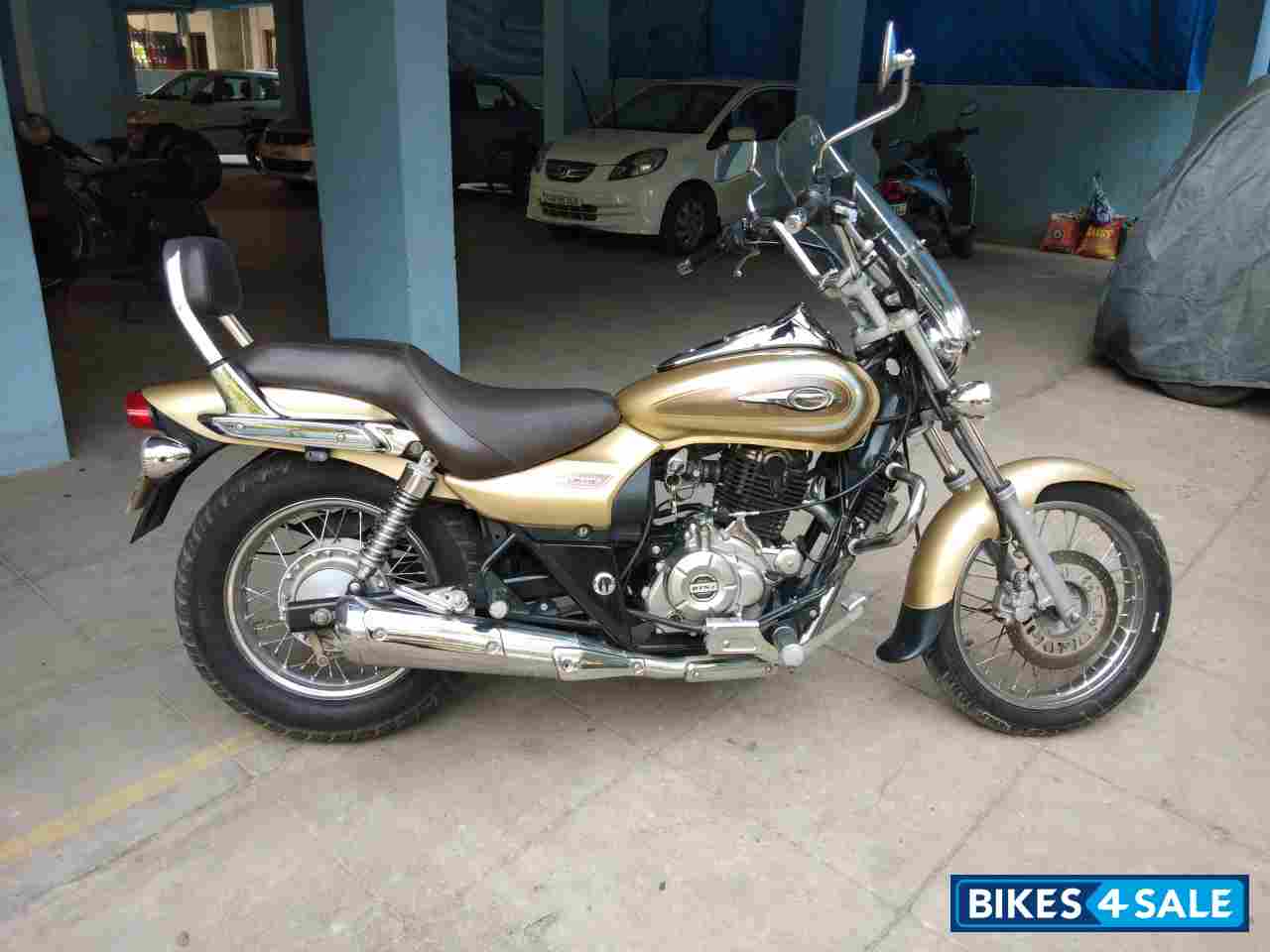 Gold Bajaj Avenger Cruise 220 Gold Bajaj Avenger Cruise 220