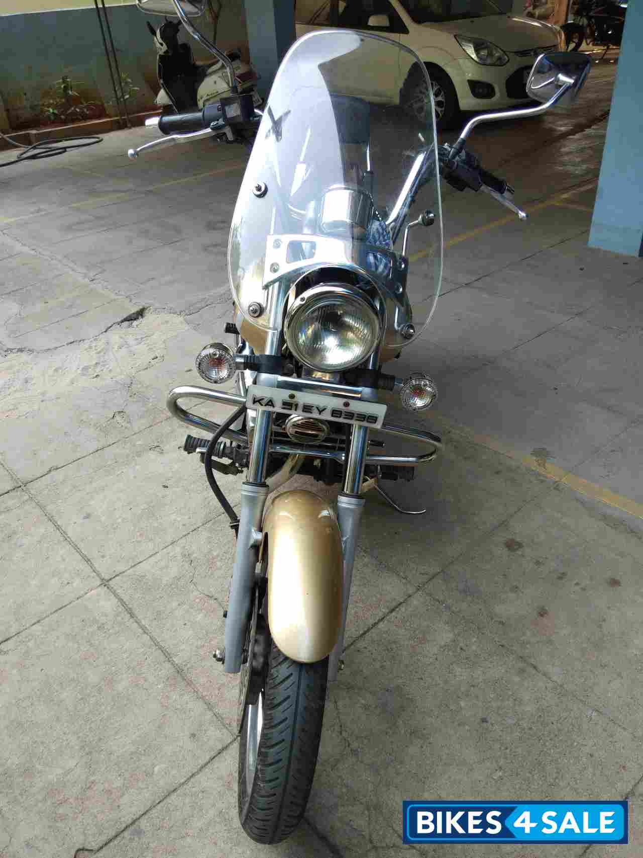 Gold Bajaj Avenger Cruise 220 Gold Bajaj Avenger Cruise 220