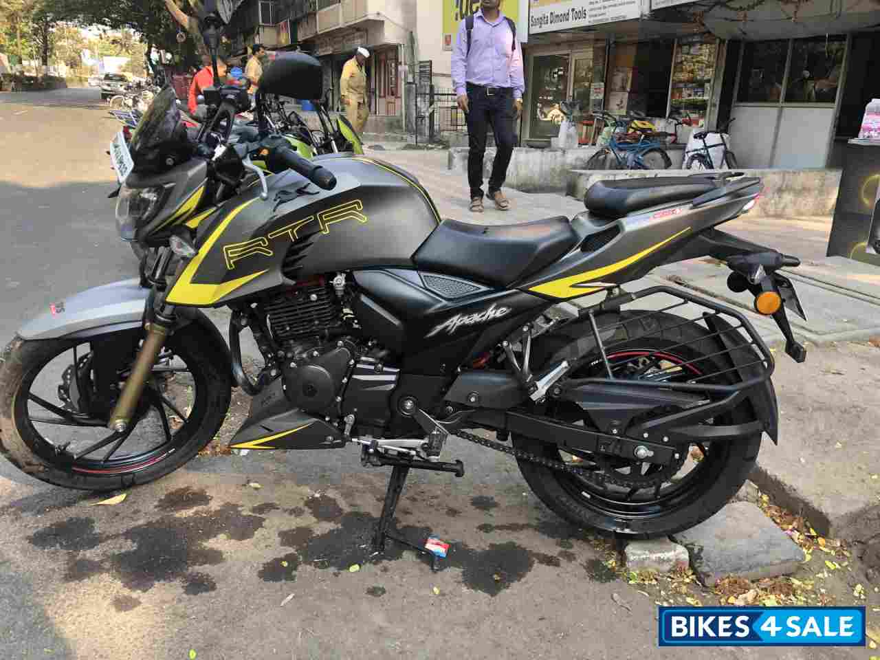 TVS Apache RTR 200 4V Race Edition 2.0