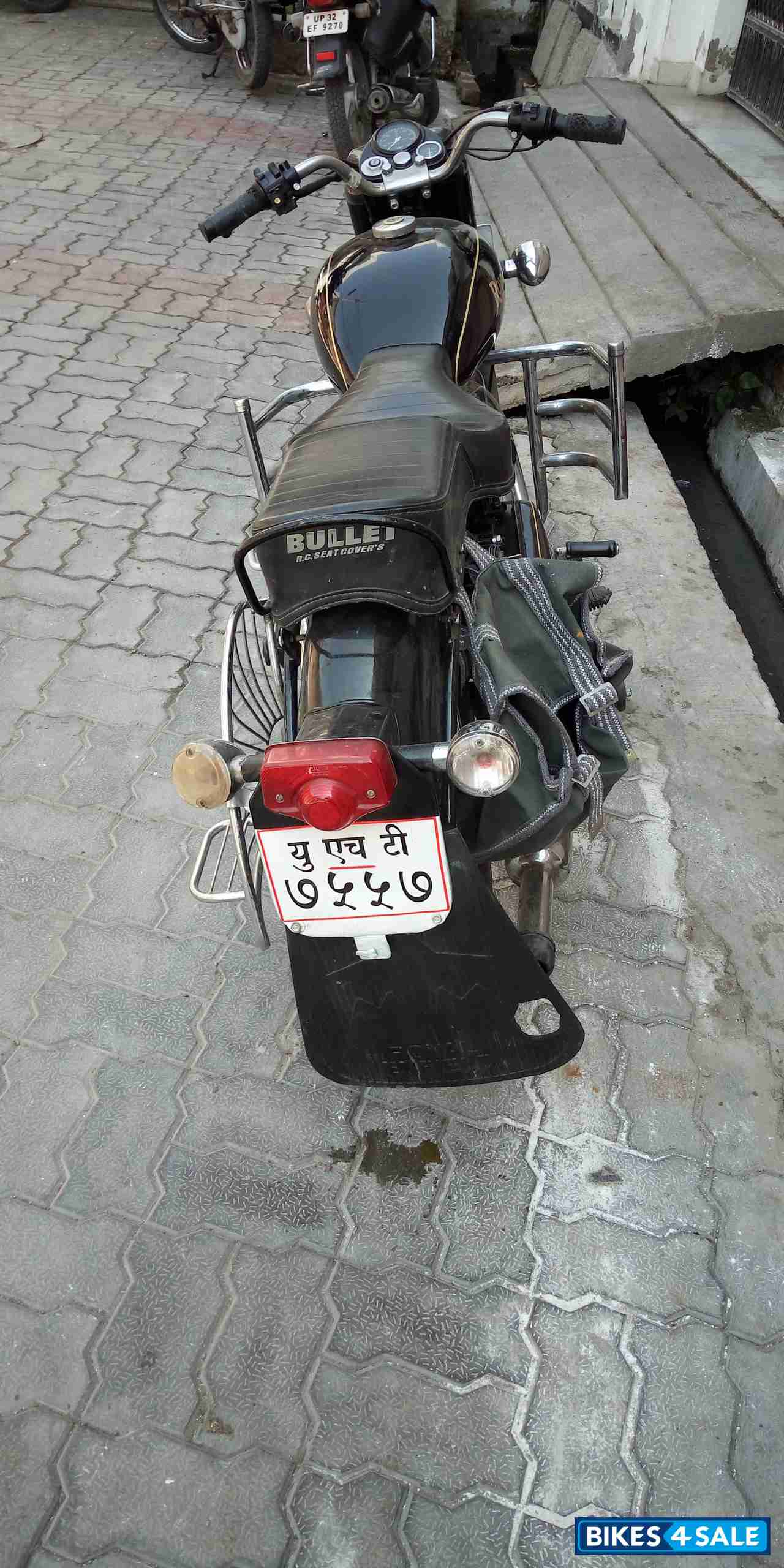 Black Royal Enfield Bullet Machismo 350 Old