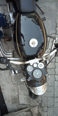 Black Royal Enfield Bullet Machismo 350 Old