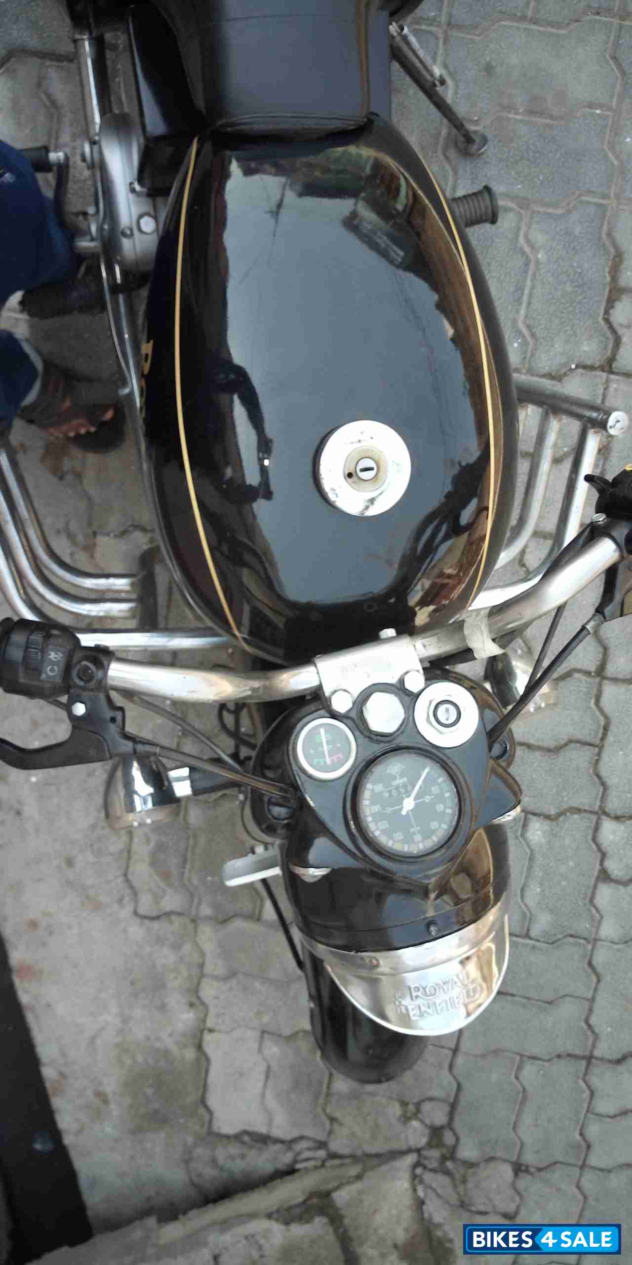 Black Royal Enfield Bullet Machismo 350 Old
