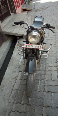 Black Royal Enfield Bullet Machismo 350 Old