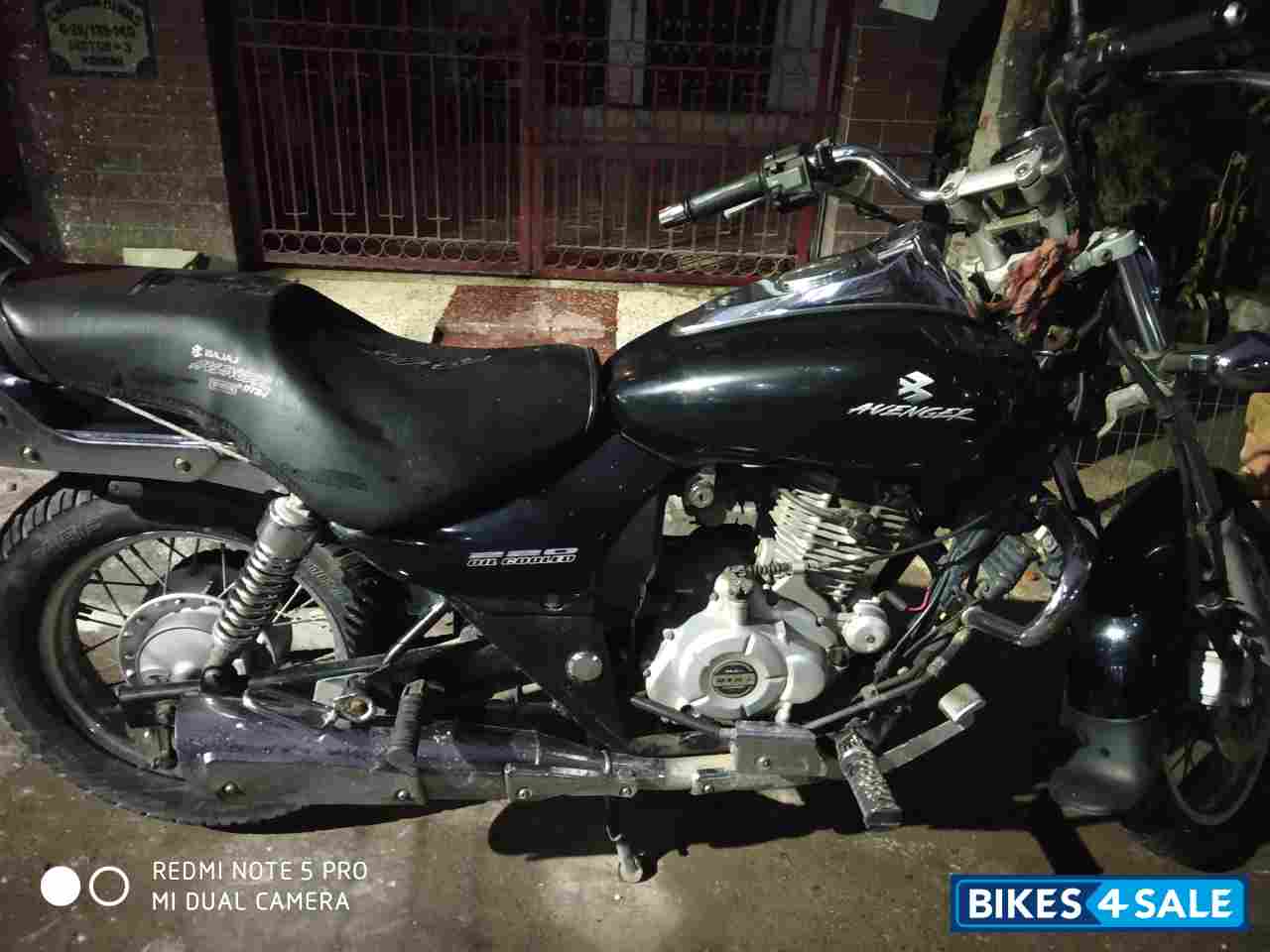 Bajaj Avenger 220 DTS-i