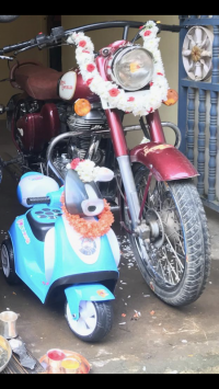 Maroon Royal Enfield Classic 350