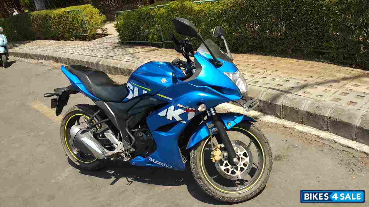 Blue Suzuki Gixxer SF Fi