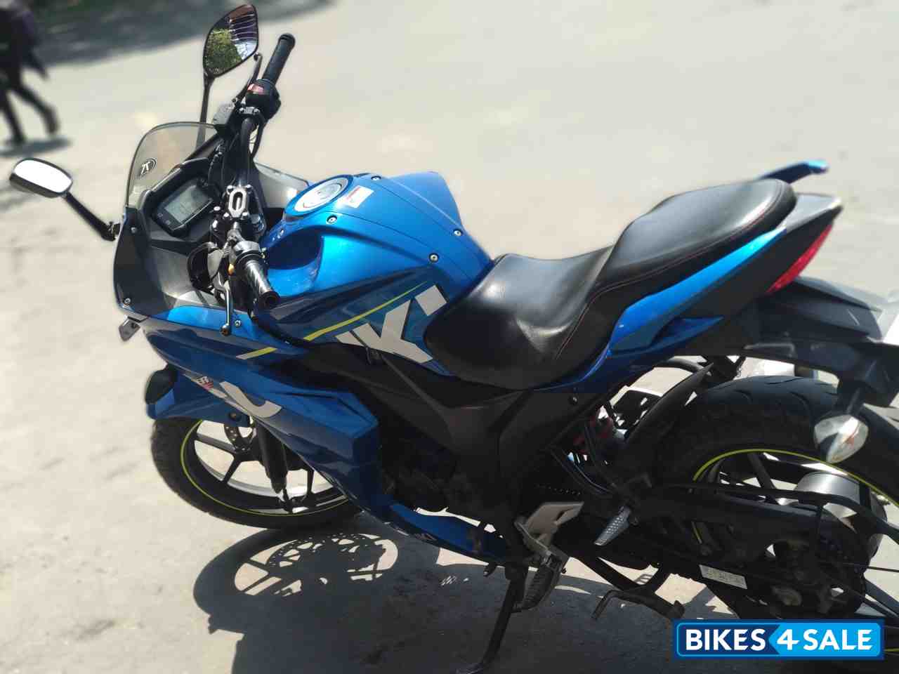 Blue Suzuki Gixxer SF Fi