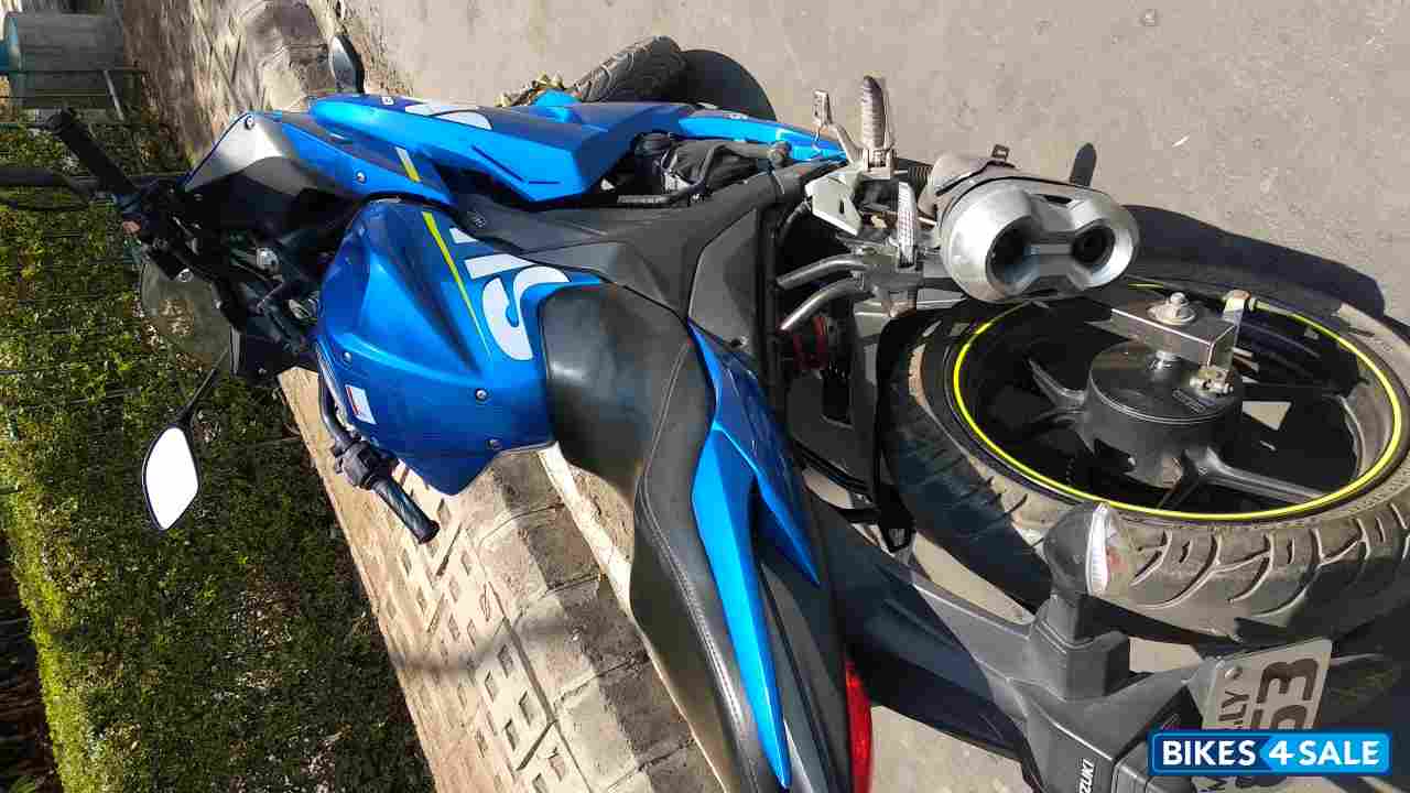 Blue Suzuki Gixxer SF Fi