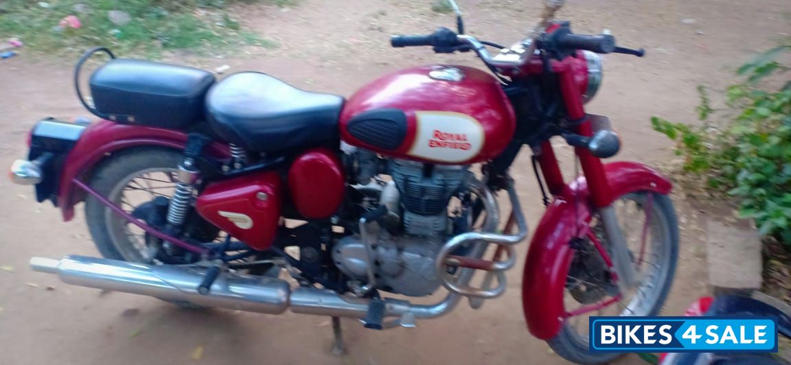 Maroon Royal Enfield Classic 350