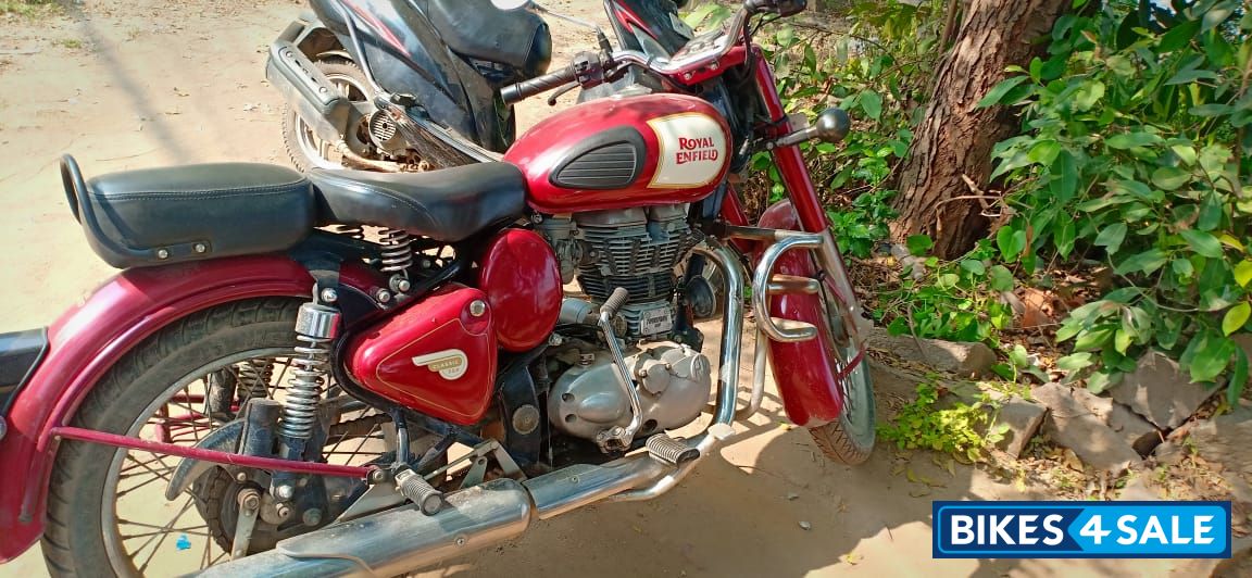 Maroon Royal Enfield Classic 350