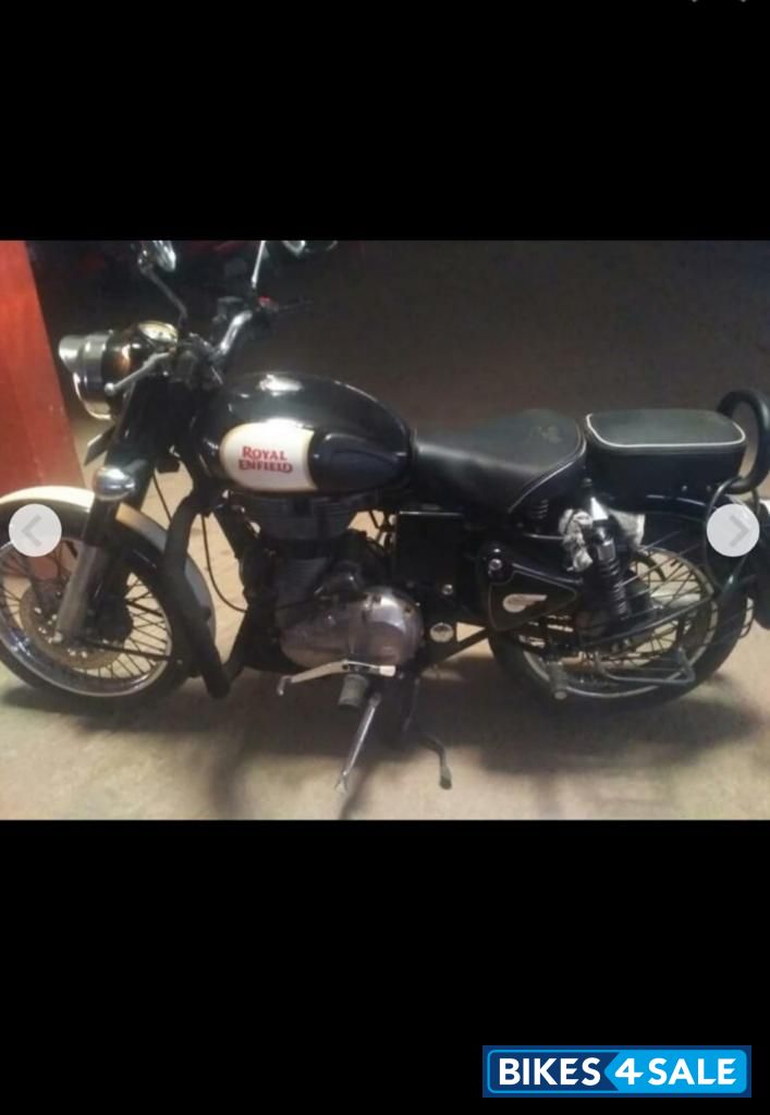 Black Royal Enfield Classic 500