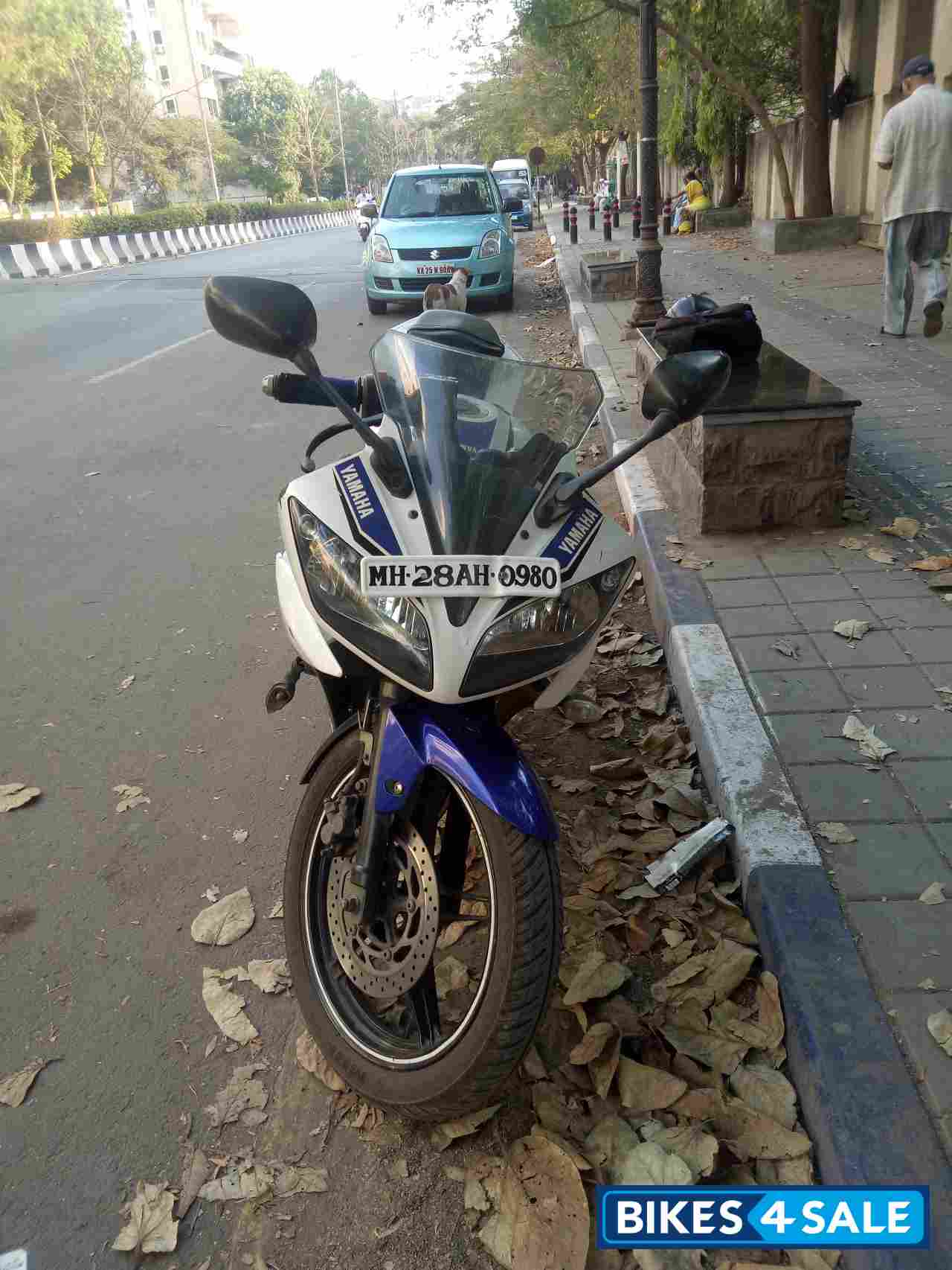 White Blue Yamaha YZF R15 V2