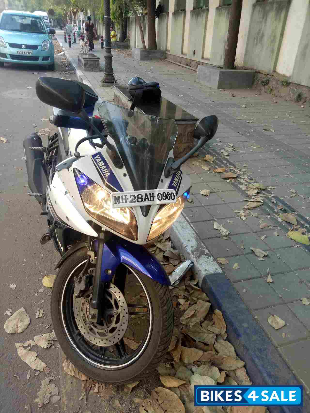 White Blue Yamaha YZF R15 V2