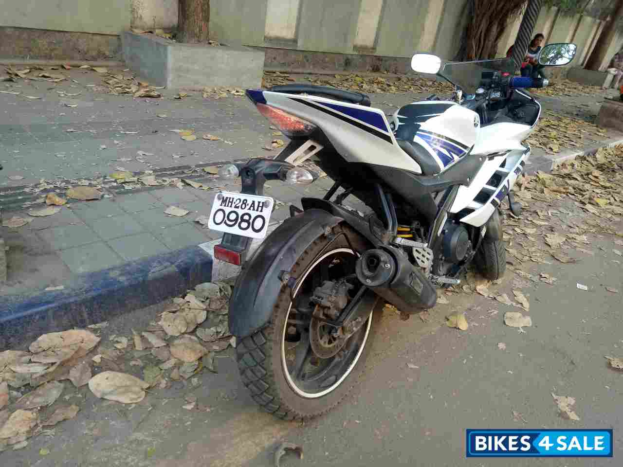 White Blue Yamaha YZF R15 V2