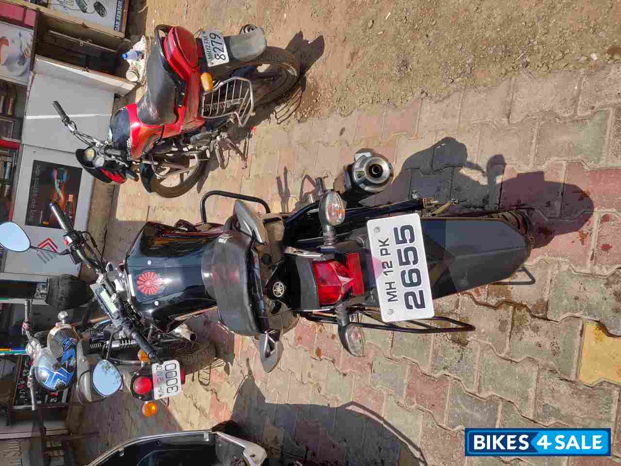 Black Yamaha FZ FI V2