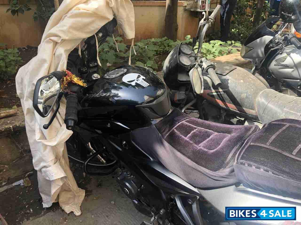 Sparkling Black Bajaj Pulsar 200 NS ABS