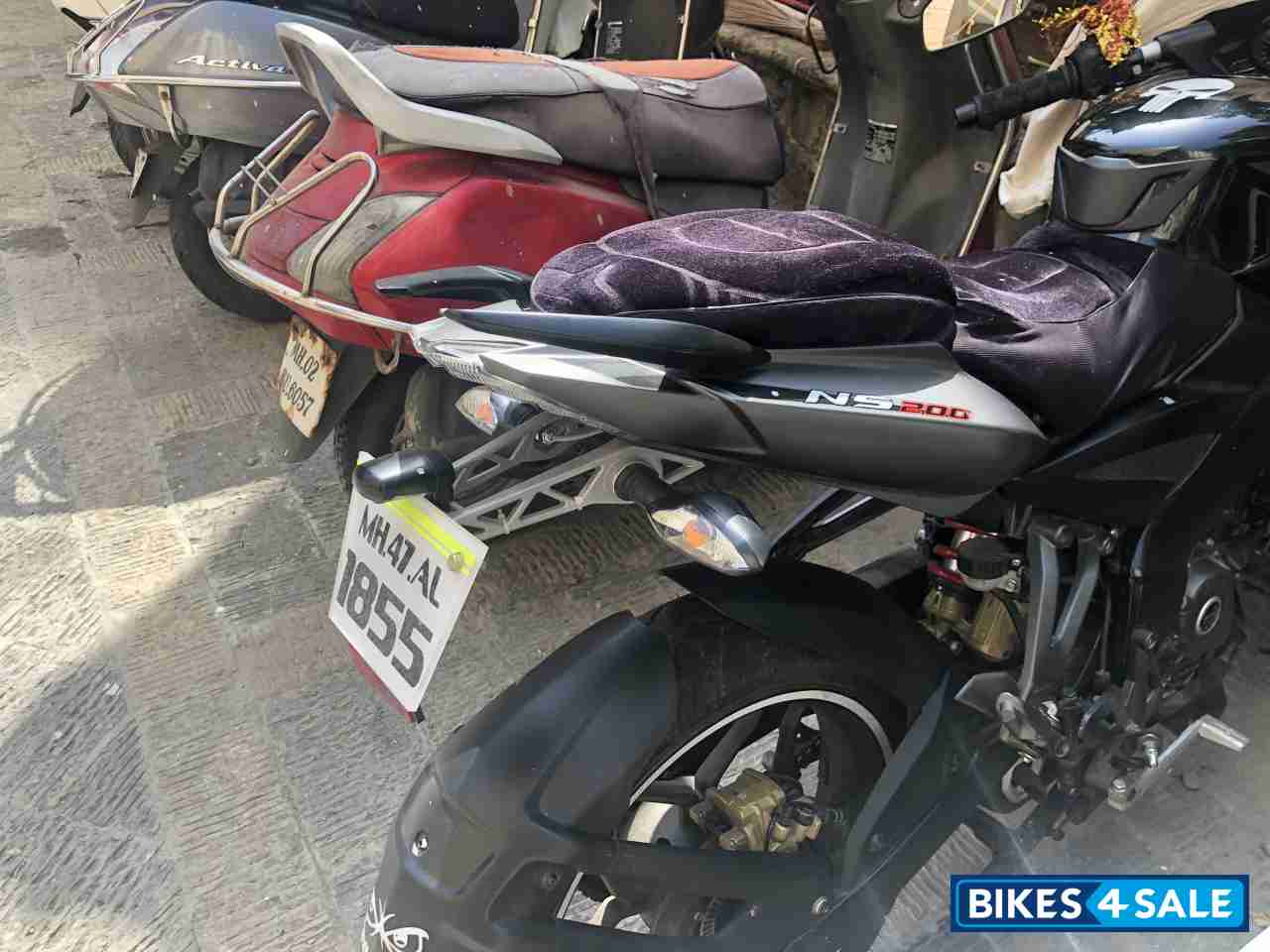 Sparkling Black Bajaj Pulsar 200 NS ABS