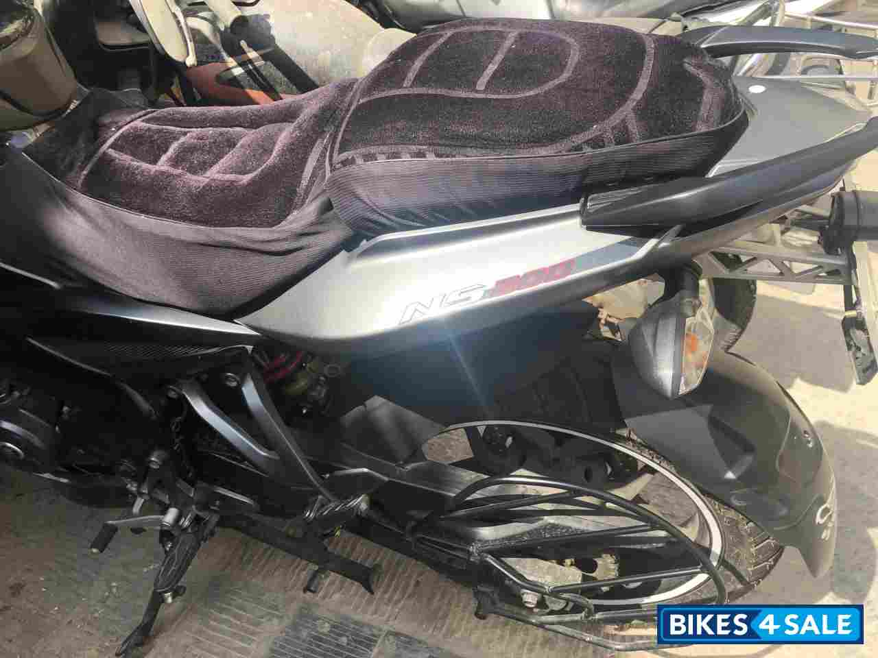 Sparkling Black Bajaj Pulsar 200 NS ABS