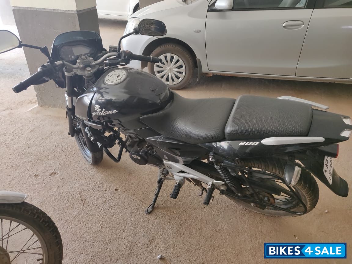 Black Bajaj Pulsar 200 DTSi