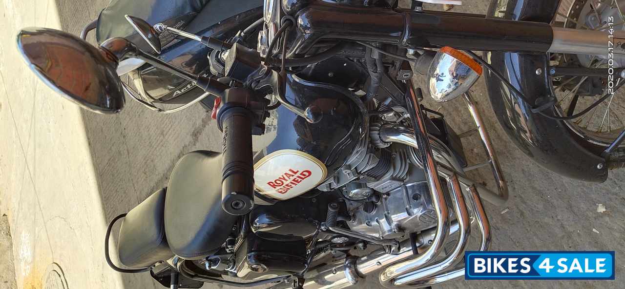 Royal Enfield Classic Stealth Black