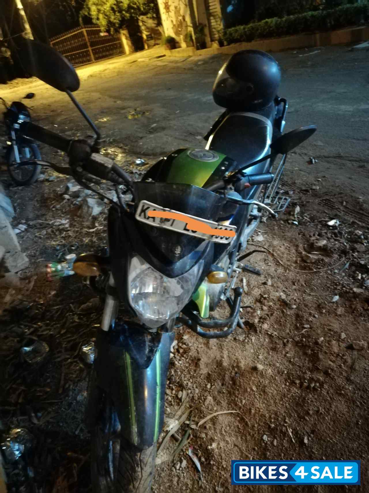 Green Yamaha FZ-S Green Yamaha FZ-S