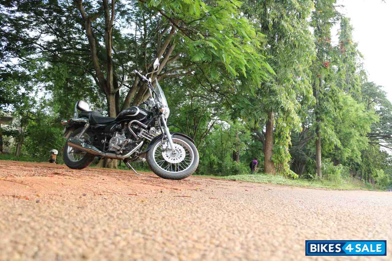 Black Bajaj Avenger Cruise 220 Black Bajaj Avenger Cruise 220