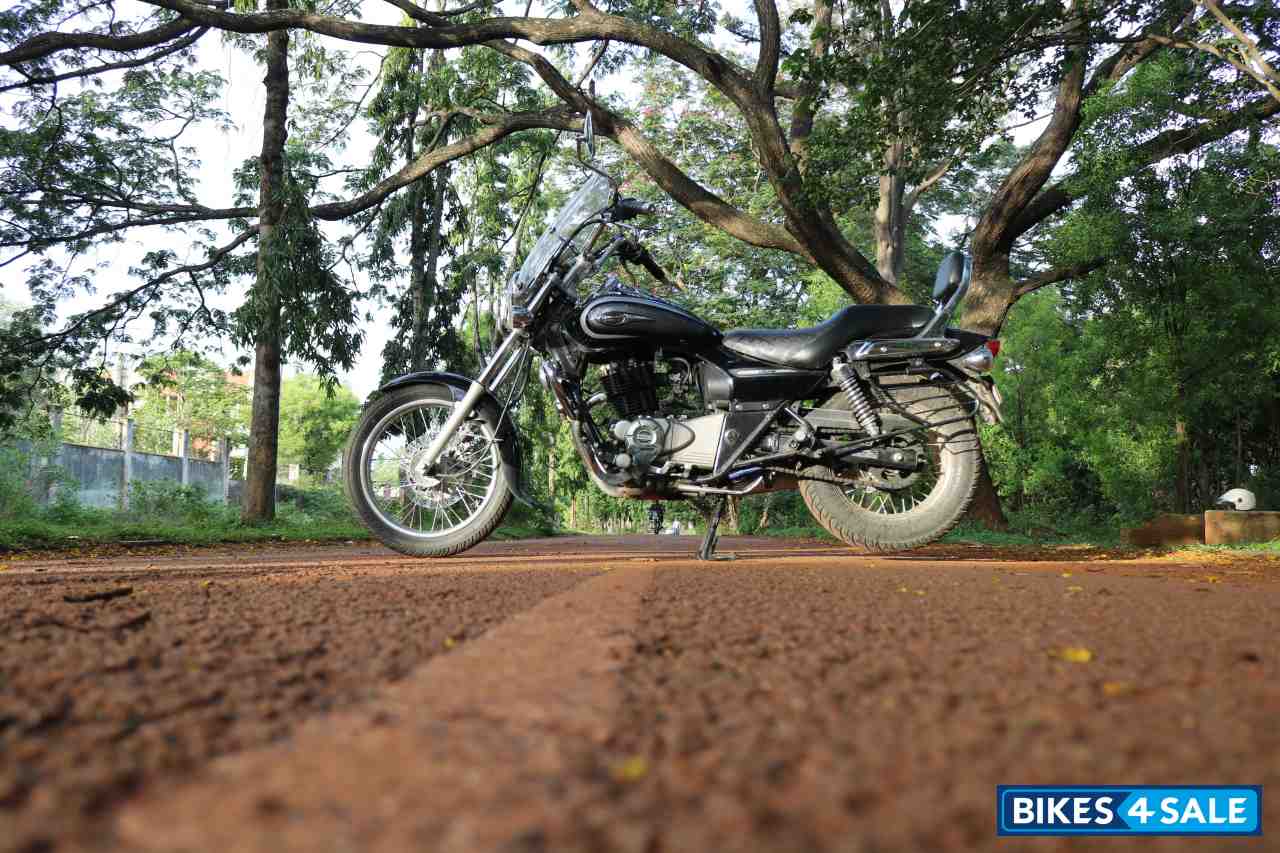 Black Bajaj Avenger Cruise 220 Black Bajaj Avenger Cruise 220