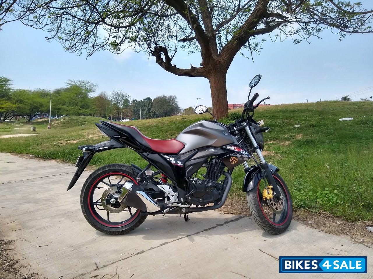 Candy Sonoma Red Metallic And Suzuki Gixxer SP