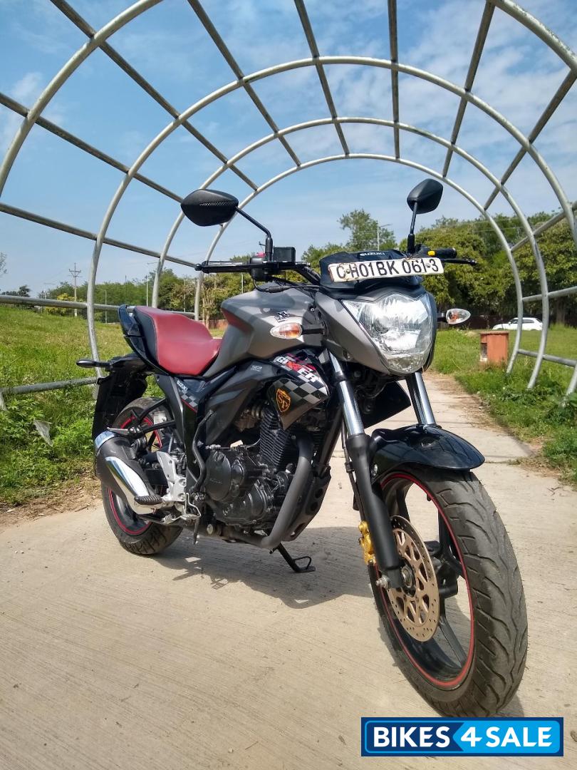 Candy Sonoma Red Metallic And Suzuki Gixxer SP