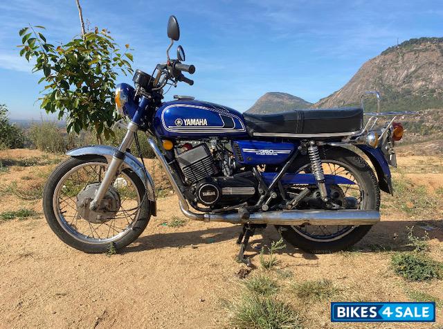 Regal Blue Yamaha RD 350