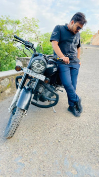 Stealth Black Royal Enfield Classic Stealth Black