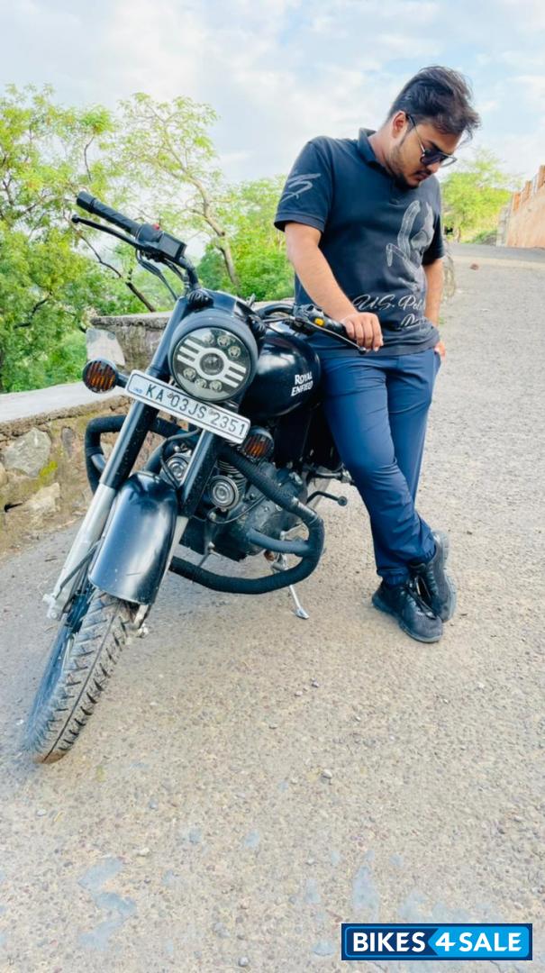 Stealth Black Royal Enfield Classic Stealth Black