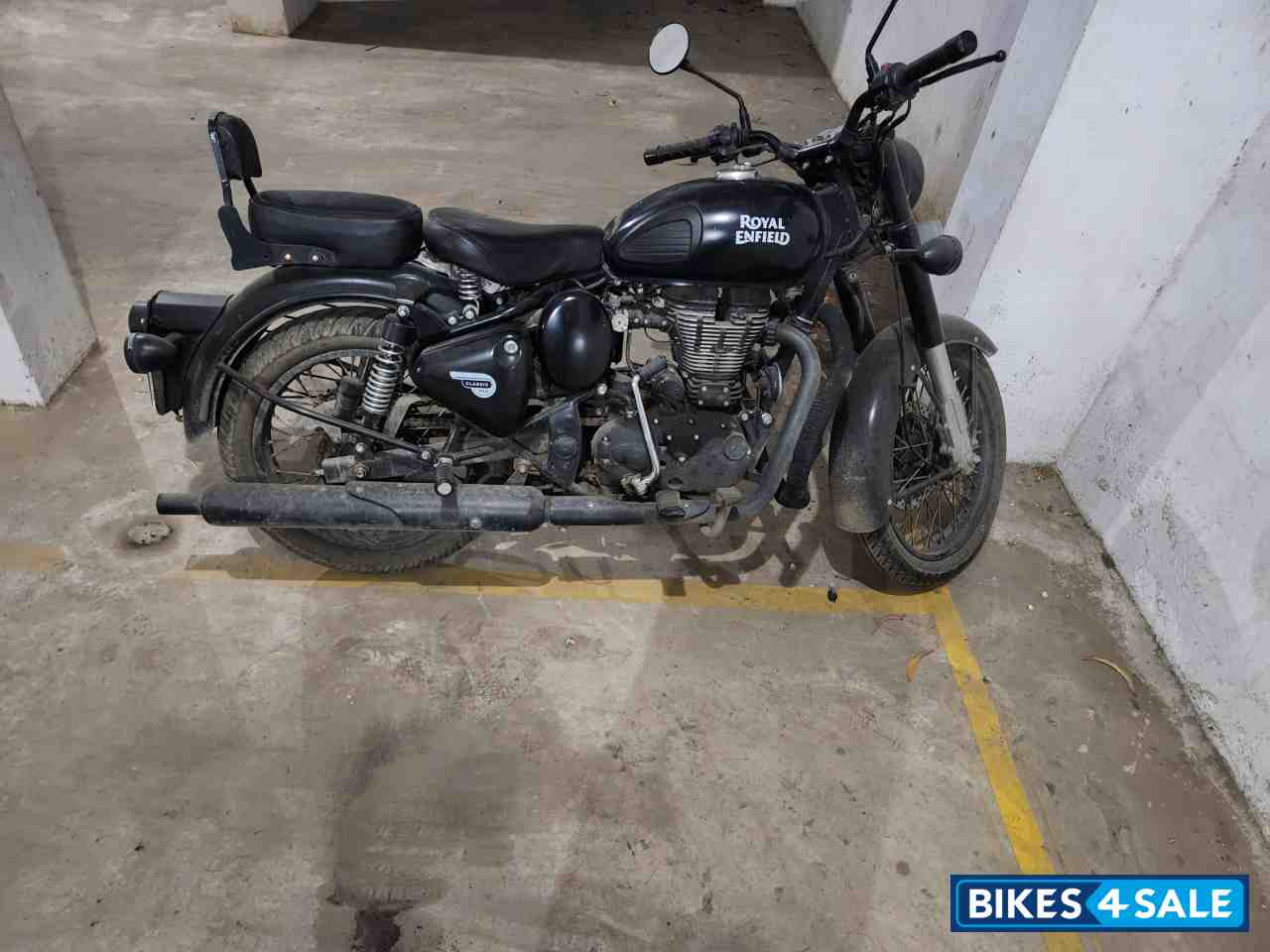 Stealth Black Royal Enfield Classic Stealth Black