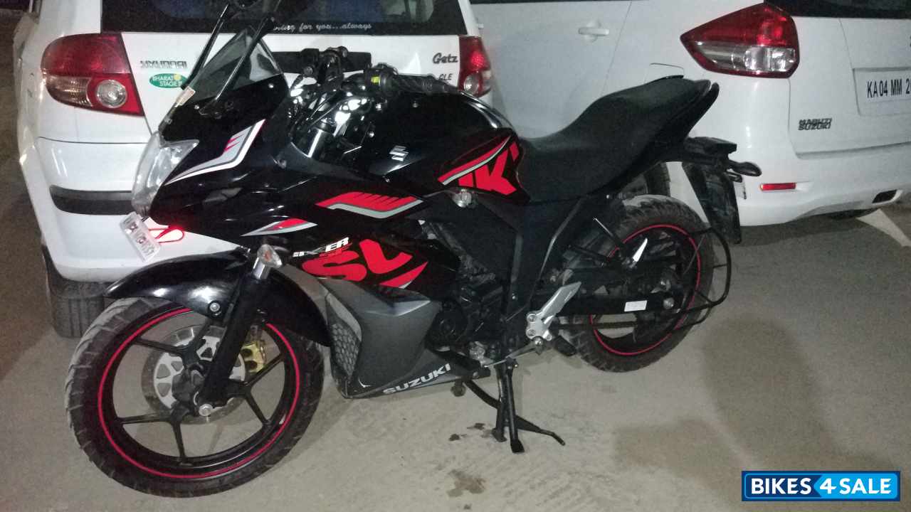 Black Suzuki Gixxer SF