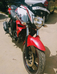 White Red Yamaha FZ-S FI V2