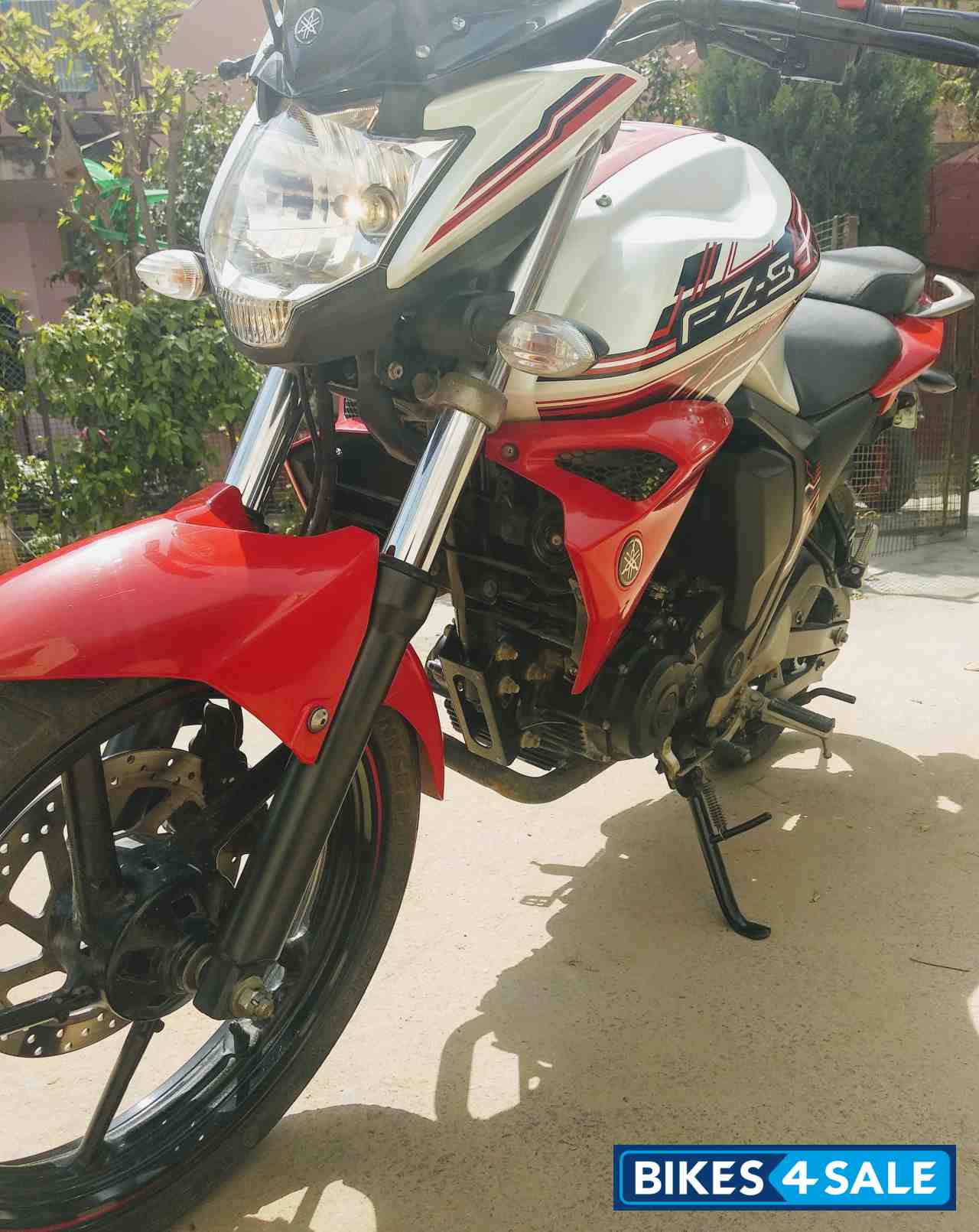 White Red Yamaha FZ-S FI V2