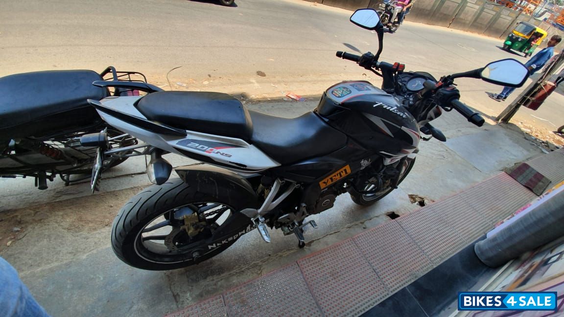 Bajaj Pulsar 200 NS