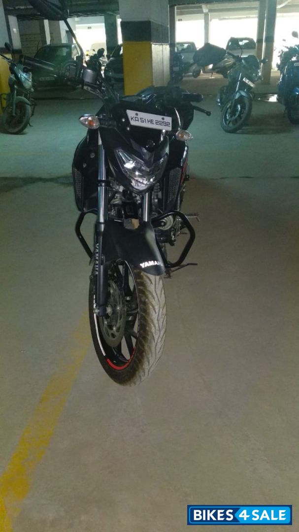 Black Yamaha FZ25