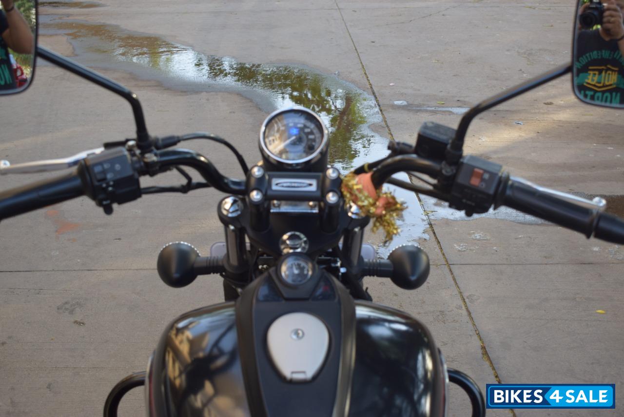 Black Bajaj Avenger Street 220