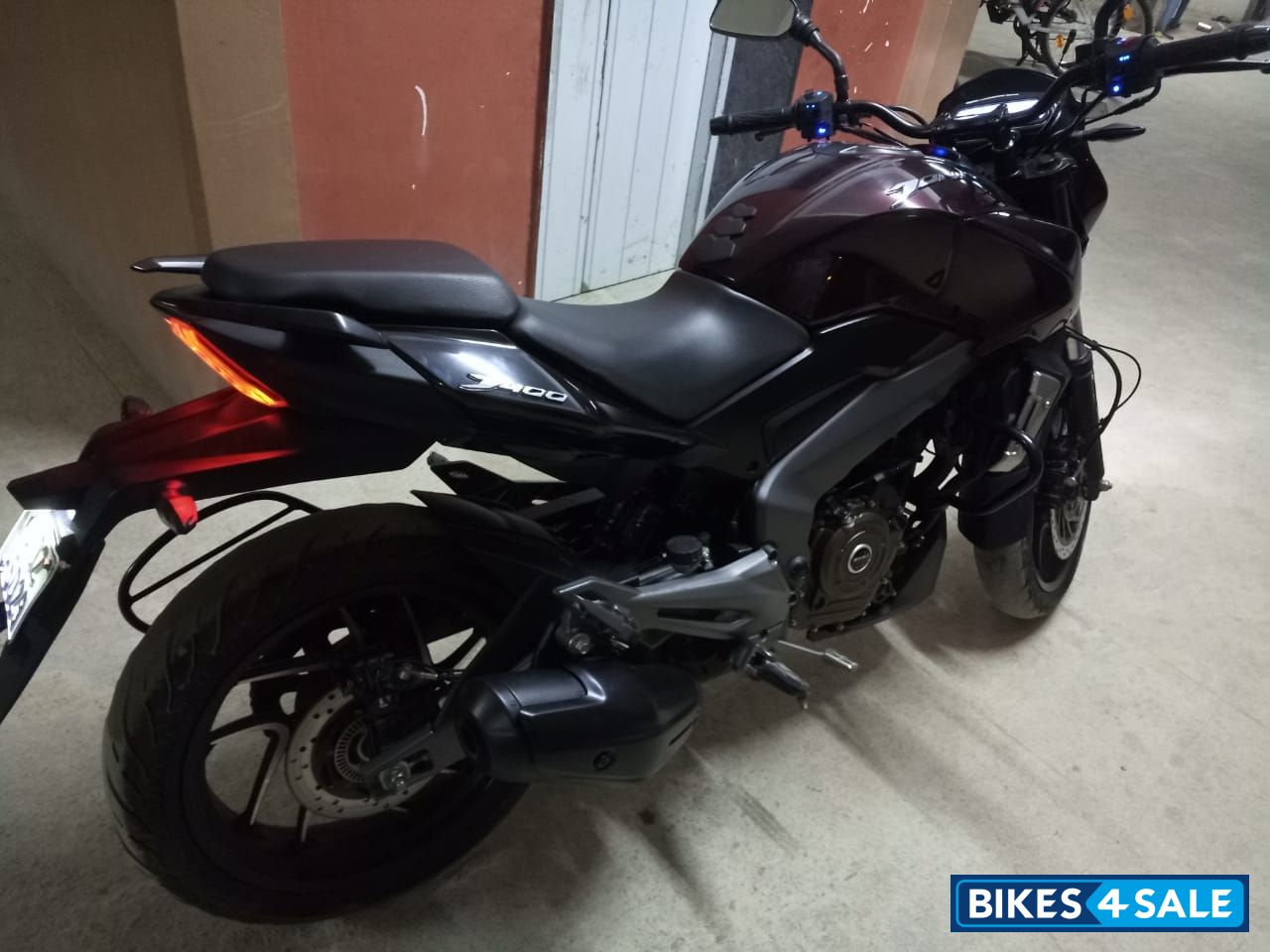 Ewiligst Plam Bajaj Dominar ABS