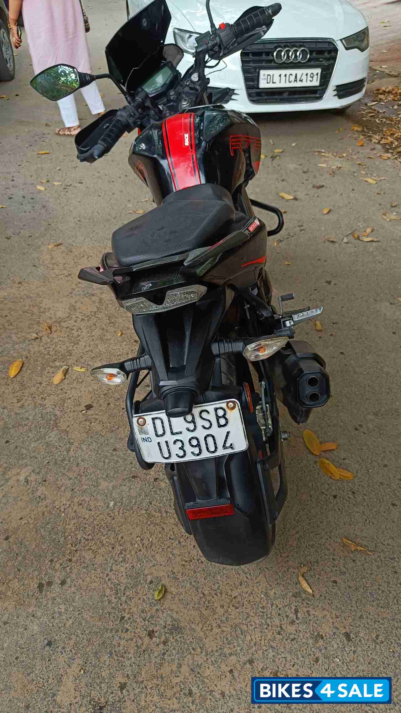 Blue Bajaj Discover 125