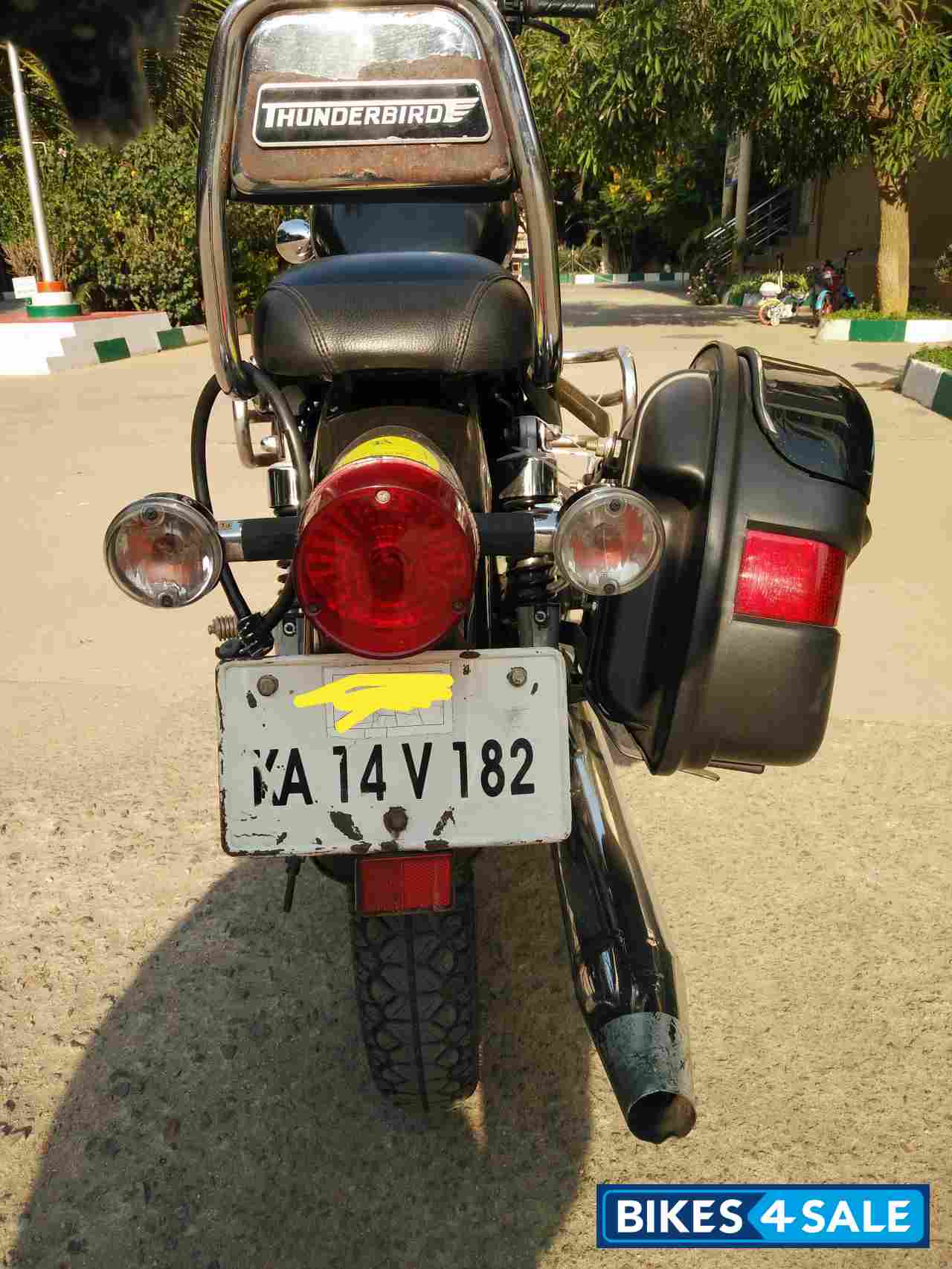 Magic Black Royal Enfield Thunderbird 350 Magic Black Royal Enfield Thunderbird 350