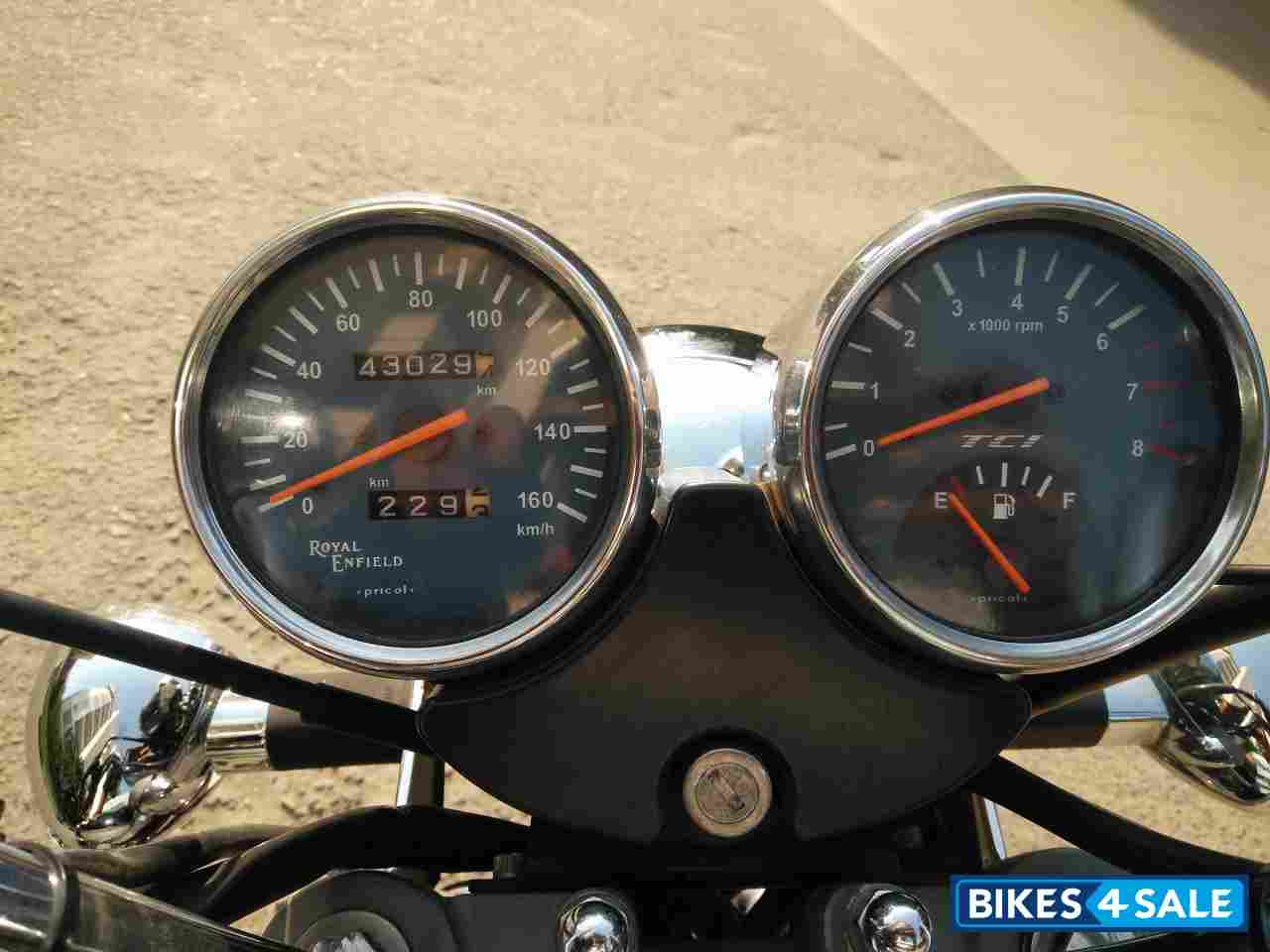 Magic Black Royal Enfield Thunderbird 350 Magic Black Royal Enfield Thunderbird 350