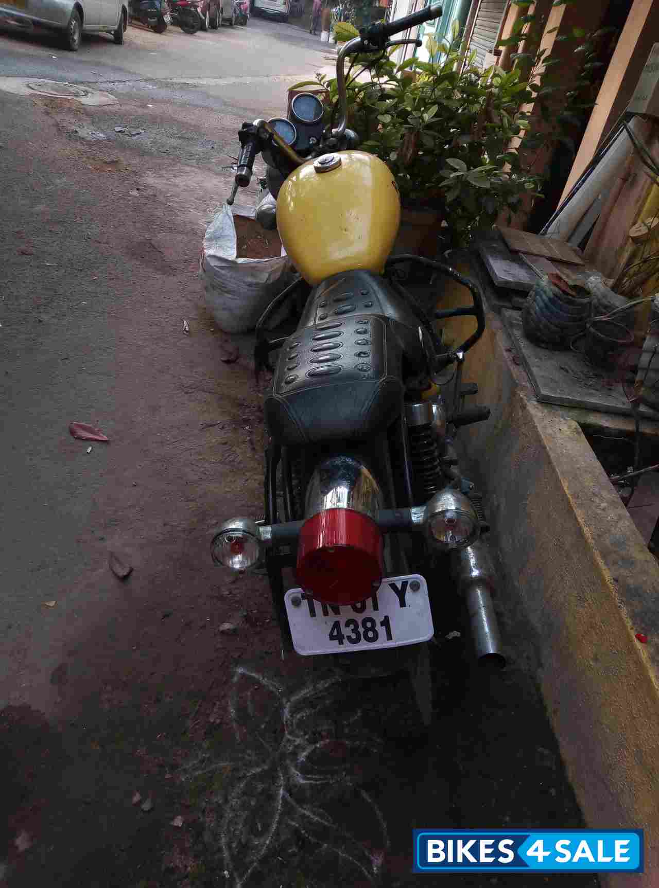 Yellow Royal Enfield Thunderbird TwinSpark 350